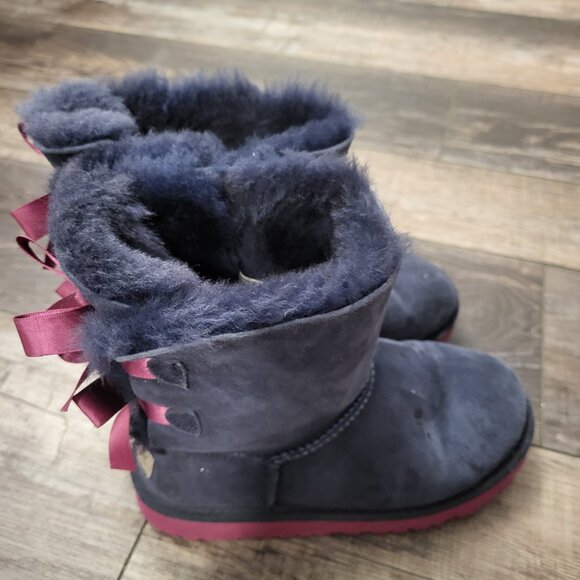 Ugg Bailey Bow II in Navy and Pink w/ Sheepskin lining Kids US Size2 - Picture 2 of 12